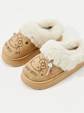NWOT Hello Kitty House Shoes sz 40/41 (7-7.5)